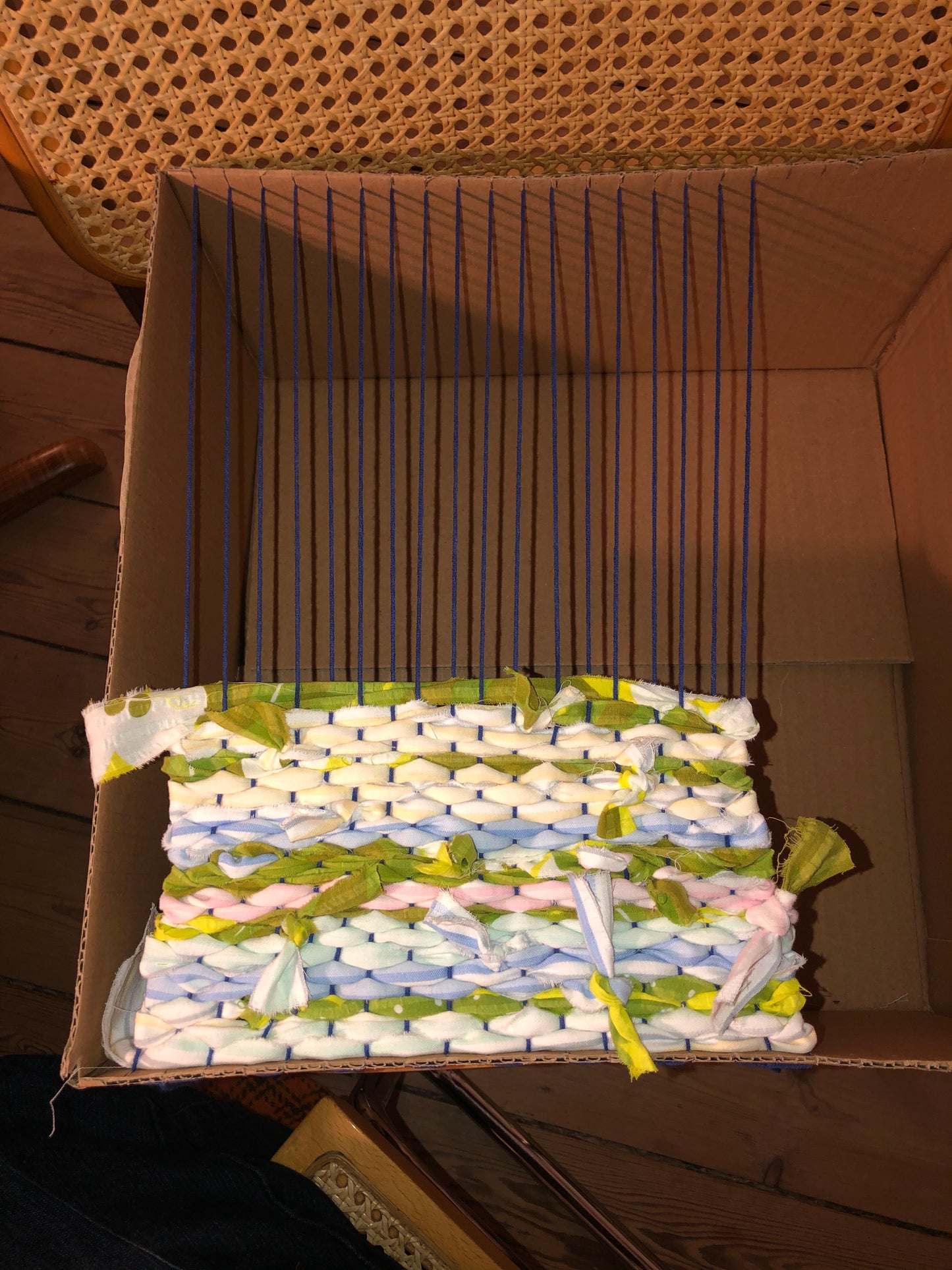 Papkasse Vævning Guide // Cardboard Box Weaving Guide